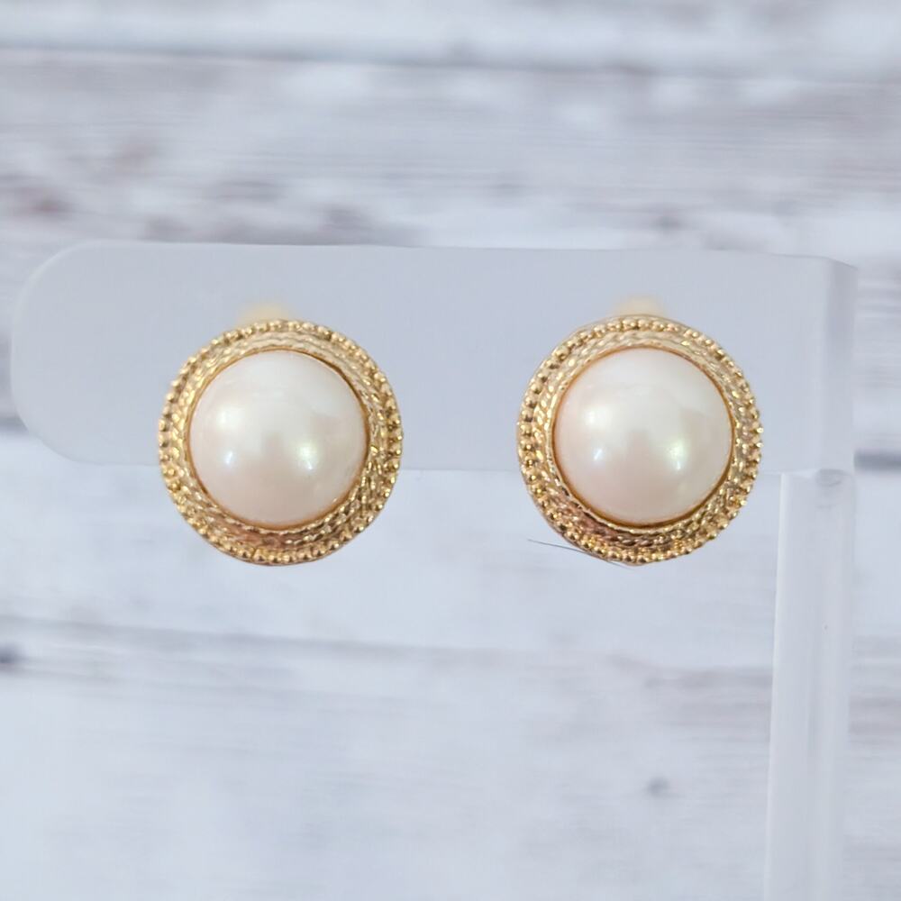 Vintage Clip On Earrings Classic Gold Tone & Faux Pearl Signed Ali?